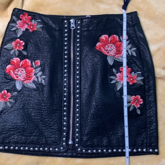 AE short skirt - Picture 4 of 6